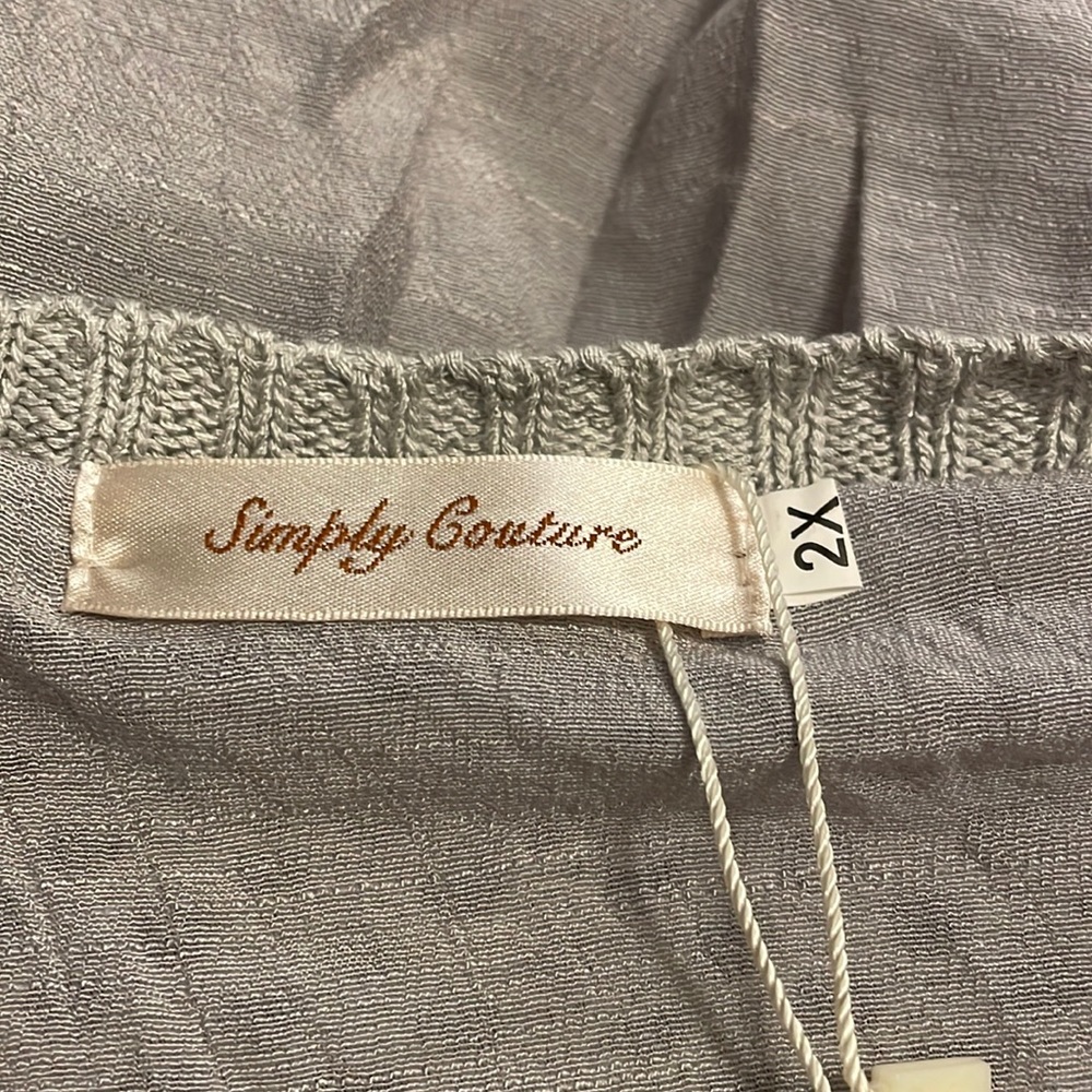 Simply Couture grey scoop neck short sleeve tunic with flowers - Picture 6 of 7